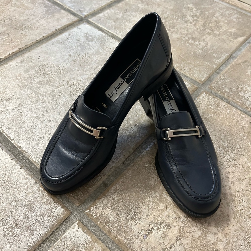 Navy loafers 6.5M